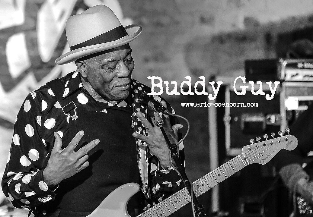Mr Buddy Guy playing in his club "Buddy Guys Blues Legends" in Chicago. (CC BY-SA, Eric Coehoorn Photographer/ Wikimedia Commons)